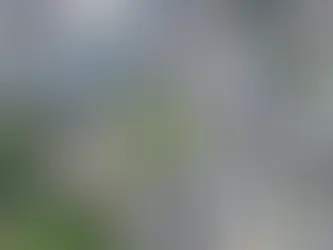 Vista aerea di una grande infrastruttura stradale urbana con svincoli e traffico, immagine che rappresenta mobilità, pianificazione urbana e smart city.