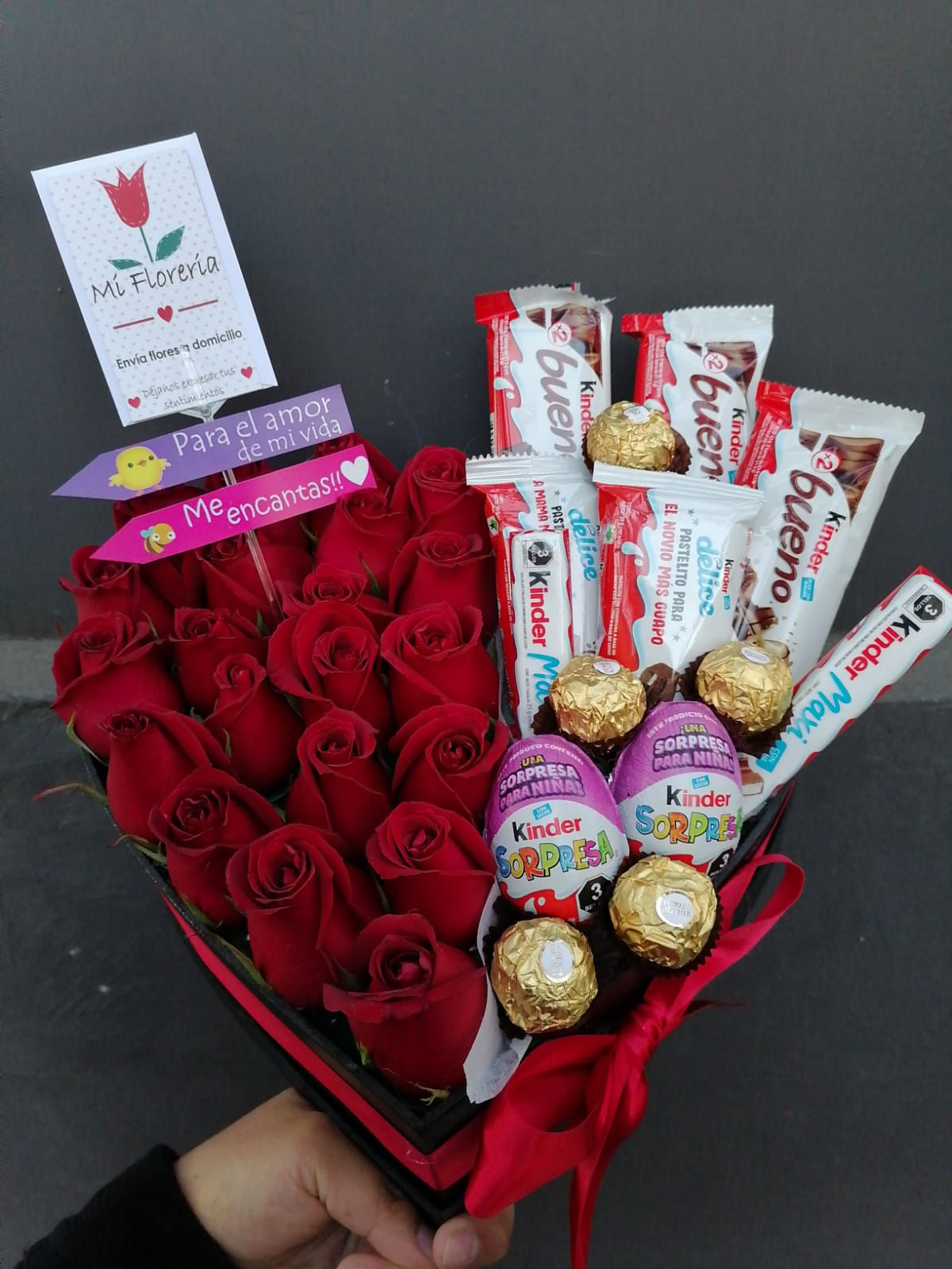 Corazón de rosas con Mix de Chocolates