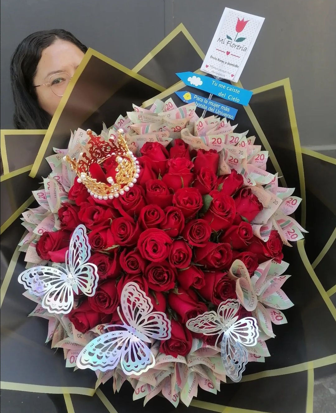 Ramo de 50 rosas con dinero 
