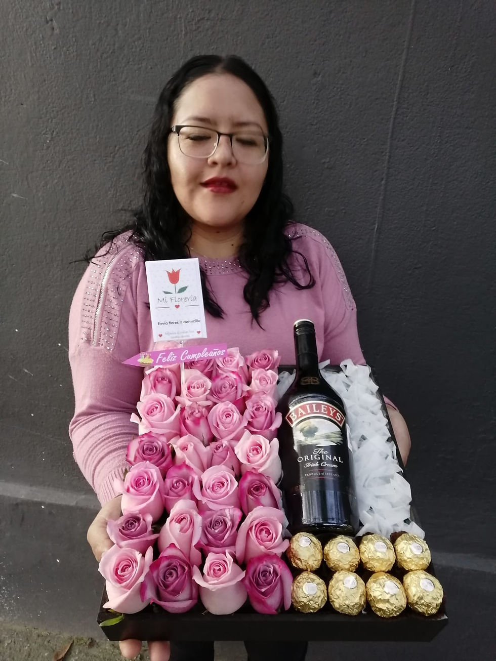 Miniatura: Botella = Caja de rosas, chocolates y  Baileys
