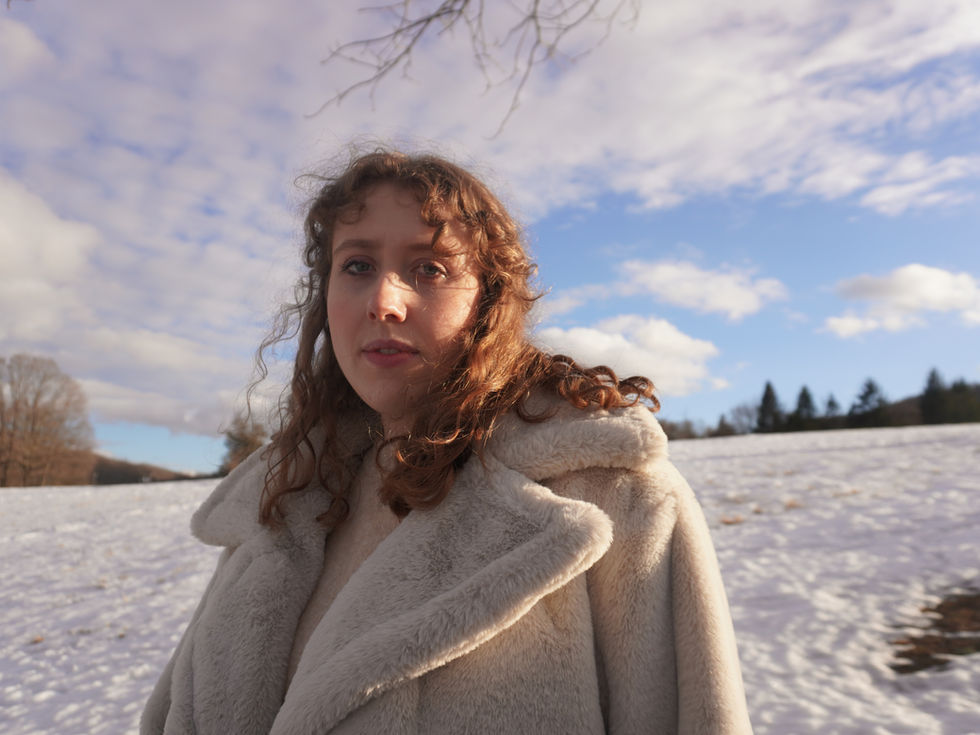 Eliza Peterson photographed by Lara Cruzado