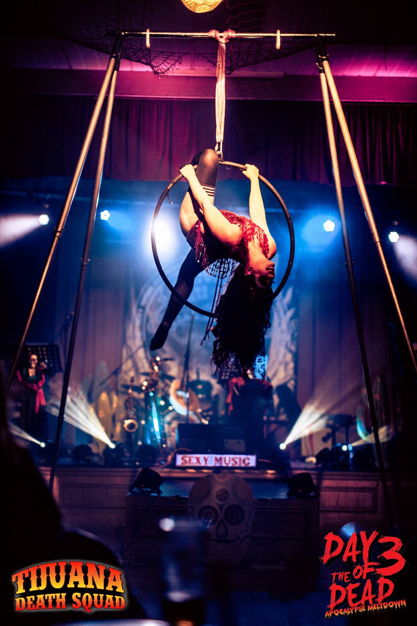 Burlesque circus artist in London UK