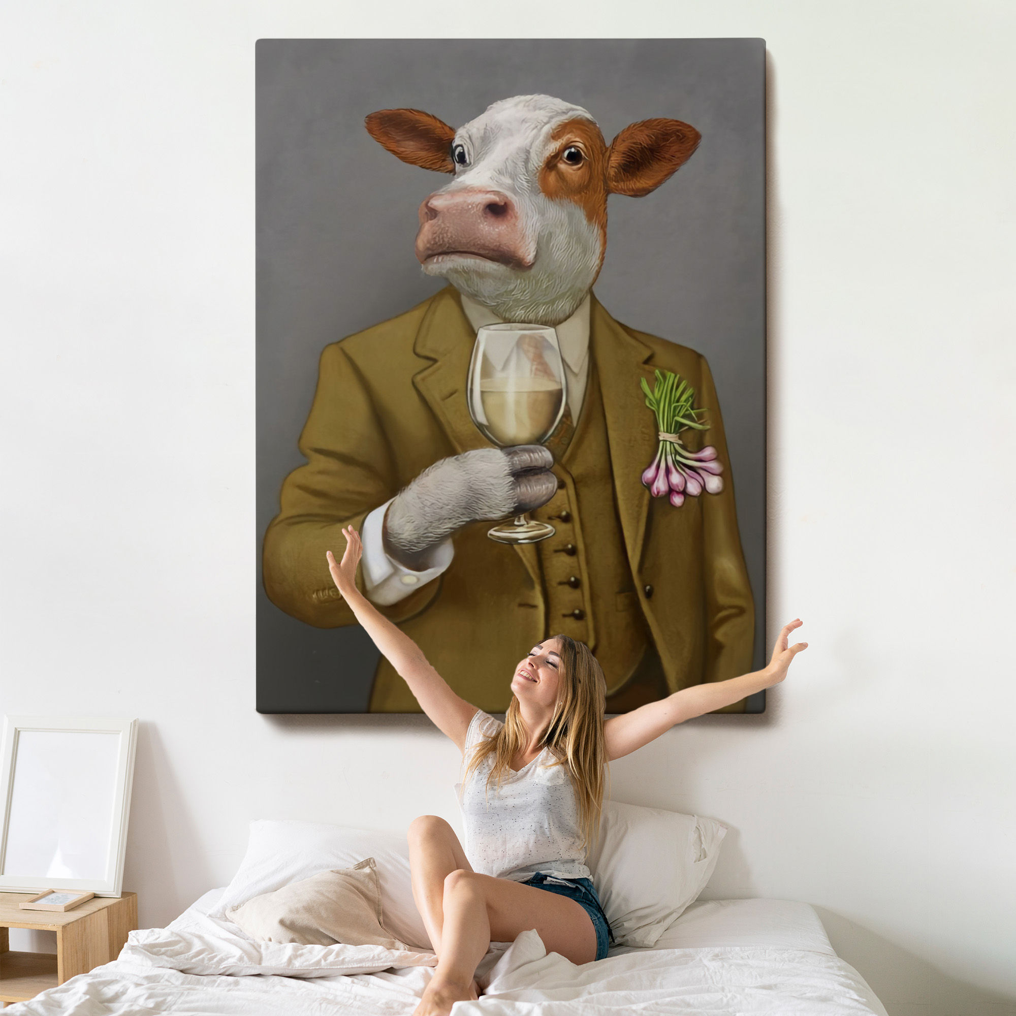 İnsan Kıyafetli Dana Dekoratif Duvar Tablosu