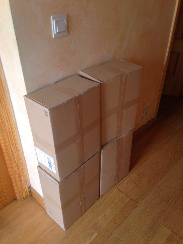 Más cajas con ejemplares