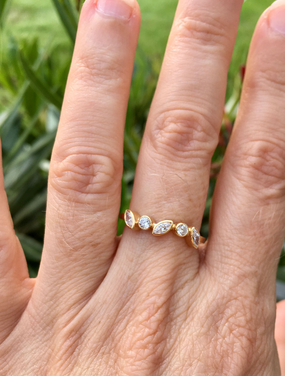 Thumbnail: Ring "Célèste" in 18 K geel goud met 5 diamanten