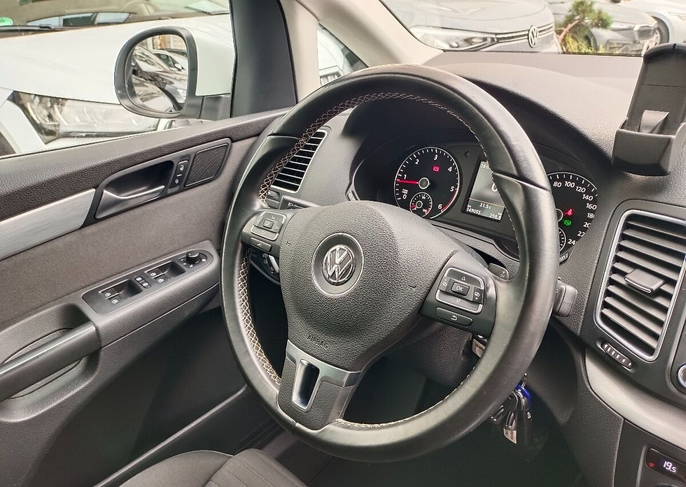 Thumbnail: VolksWagen Sharan 2.0 TDI Cup 103 kW DSG / 7 places.