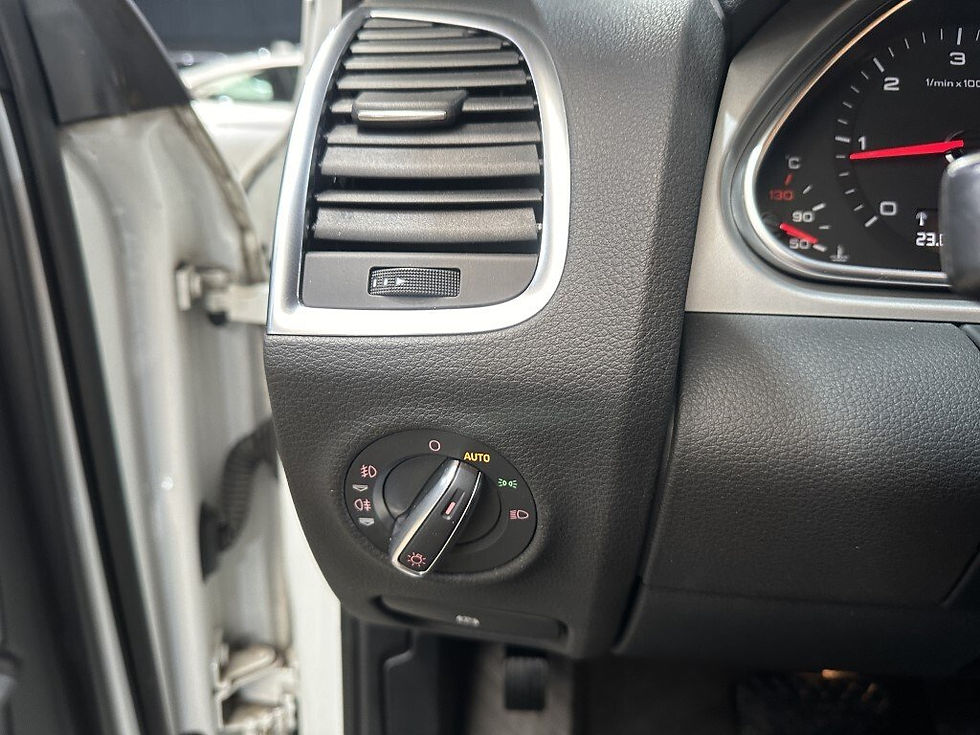 Miniature : Audi Q7 3.0 TDI - Quattro (2012) 7places