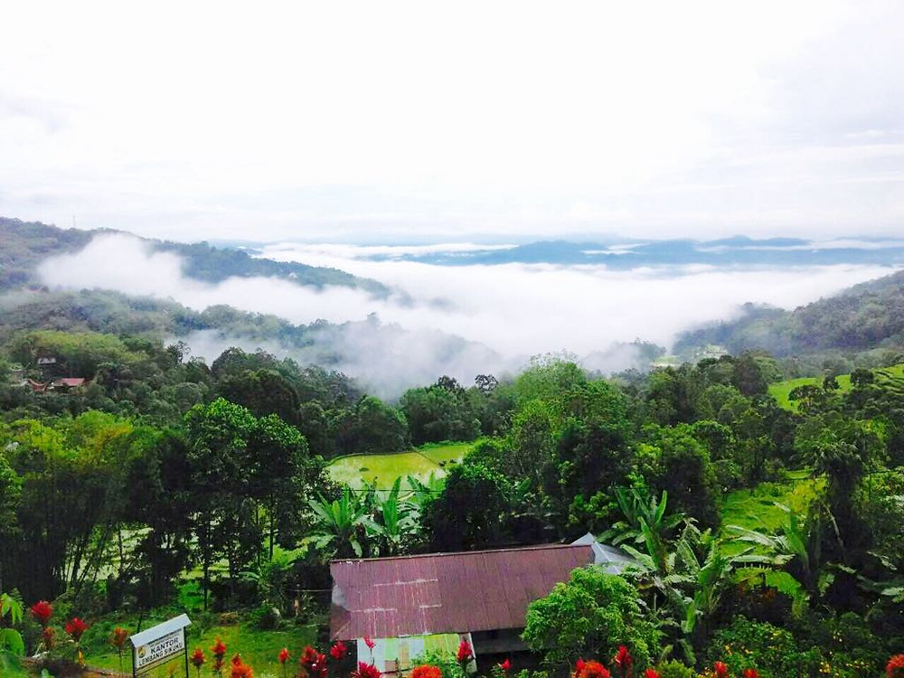 Evening cloud: on the way to Kapitoo Cafe and Resto