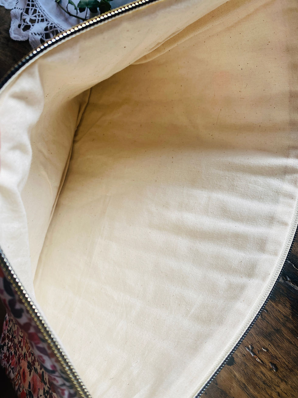 Thumbnail: La Ravissante, trousse plate matelassée