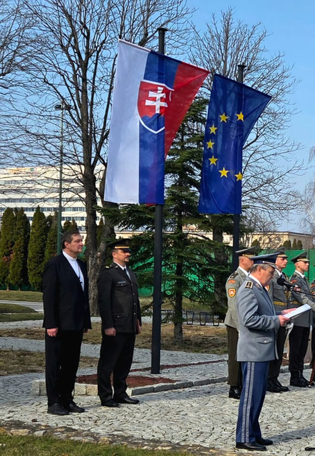 Vojenská Spoločnosť KARPATY položením kytice uctila spomienku na zavraždených generálov GOLIANA, VIESTA, JURECHA a MALÁRA pri Pamätníku zmierenia na Ministerstve obrany SR    3. marca 2026