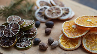fills your home with the bright, fresh fragrance of citrus combined with warm, comforting spices.
