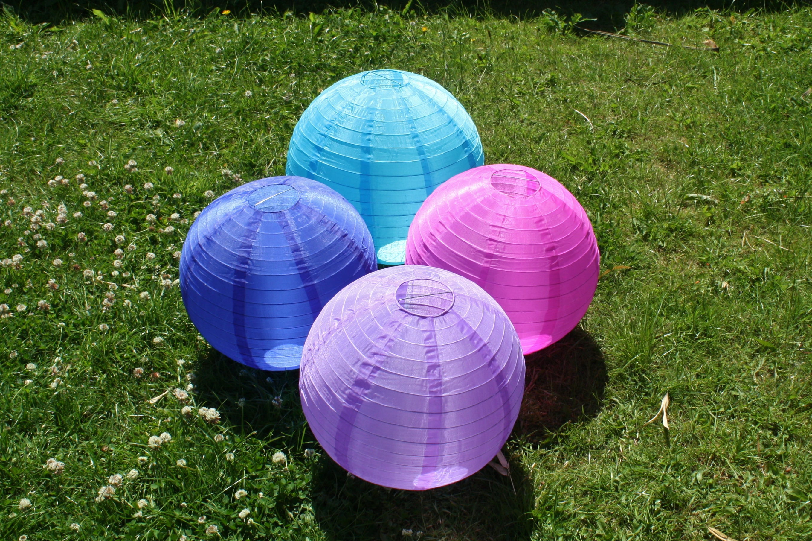MULTICOLOUR LANTERNS