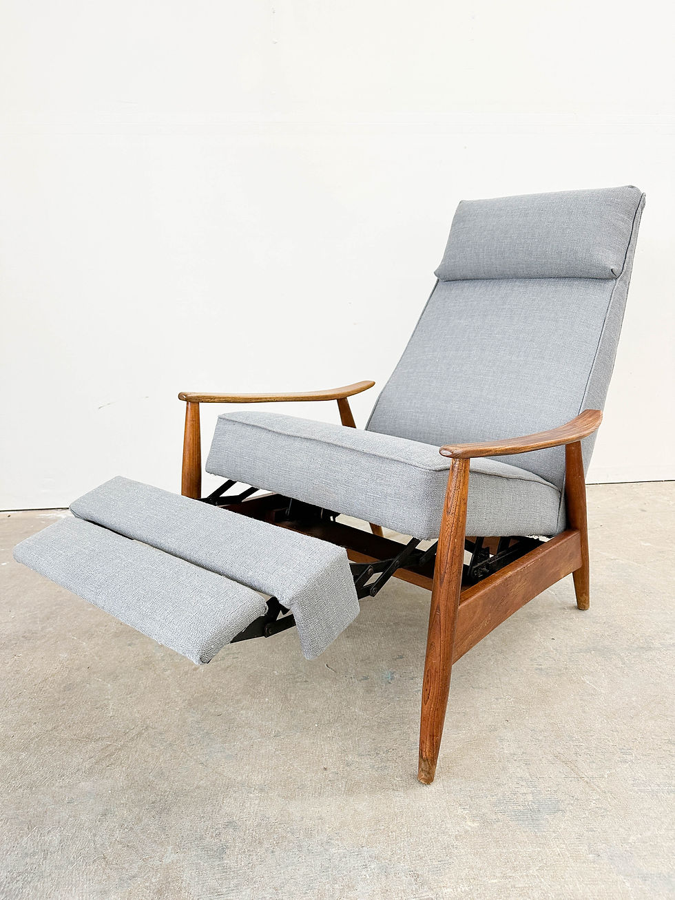 Thumbnail: Milo Baughman Recliner 74 for James Inc. / Thayer Coggin