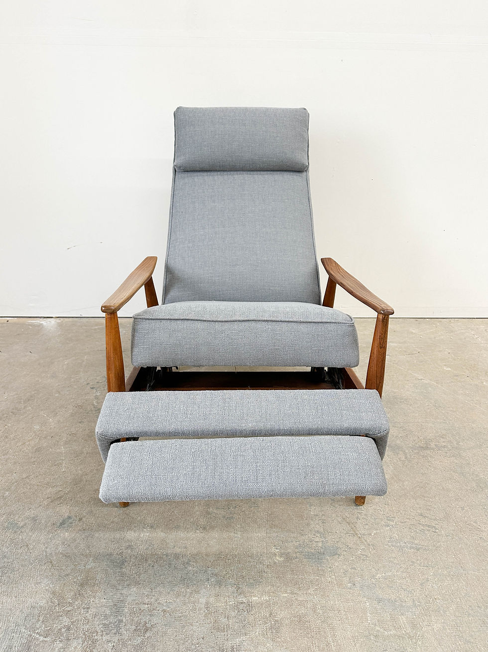 Thumbnail: Milo Baughman Recliner 74 for James Inc. / Thayer Coggin