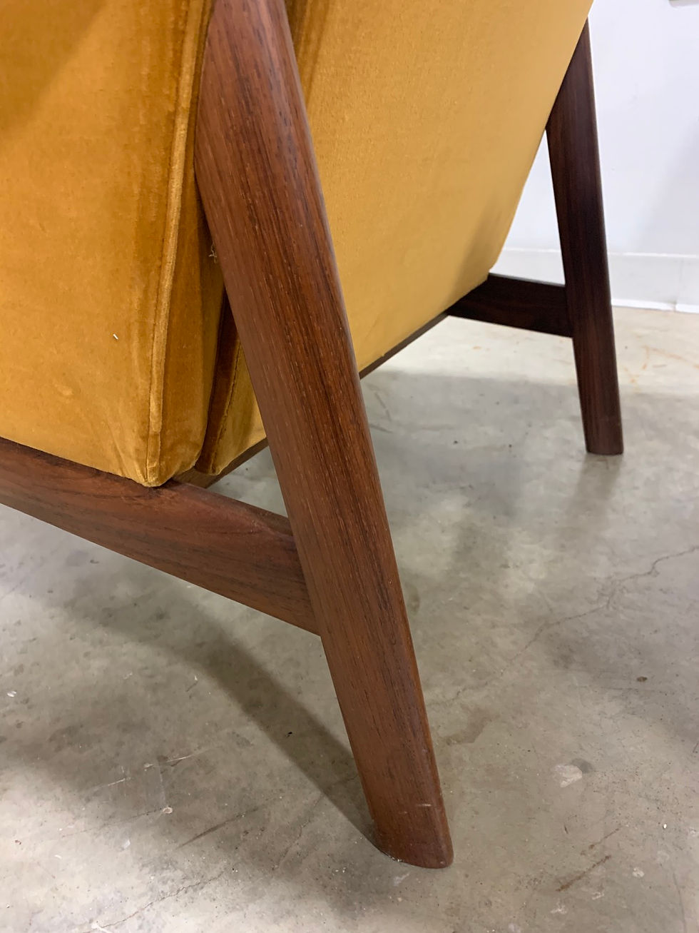 Thumbnail: Finn Juhl Jupiter  lounge chairs 