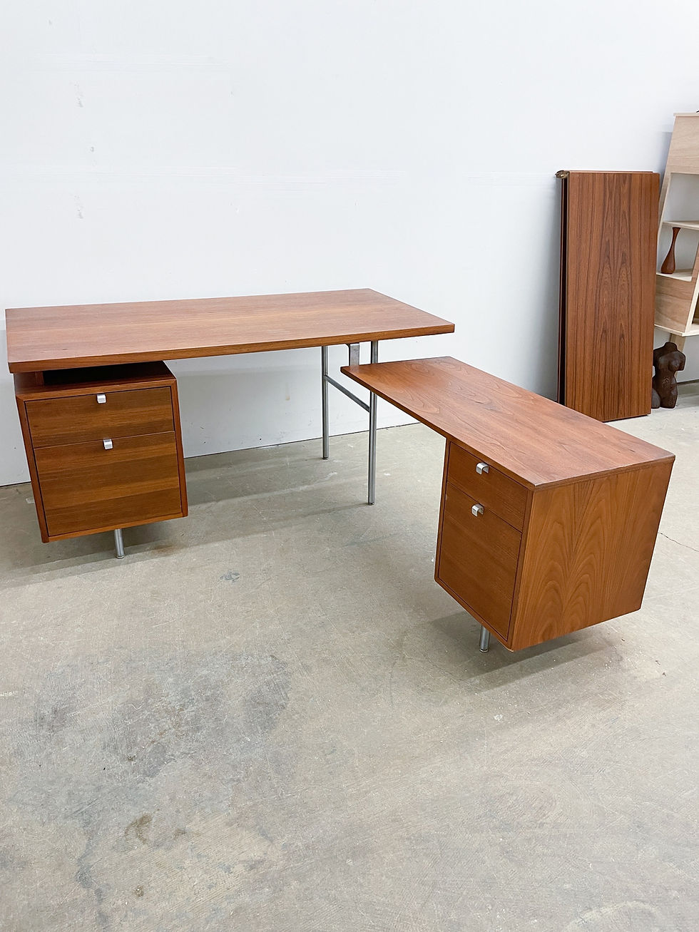 Thumbnail: George Nelson EOG Desk