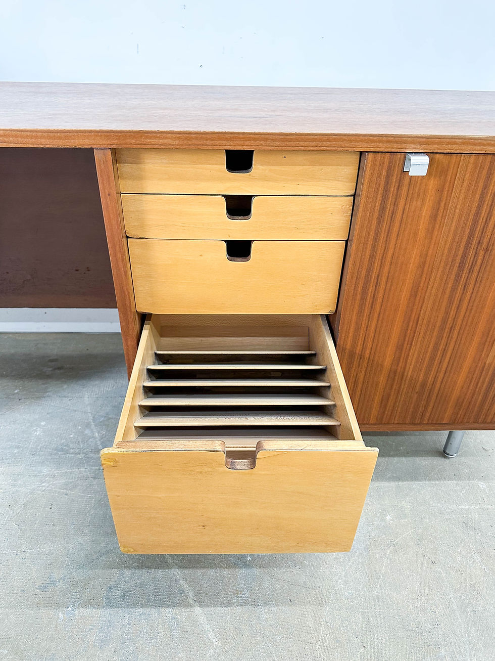 Thumbnail: George Nelson for Herman Miller Executive Desk