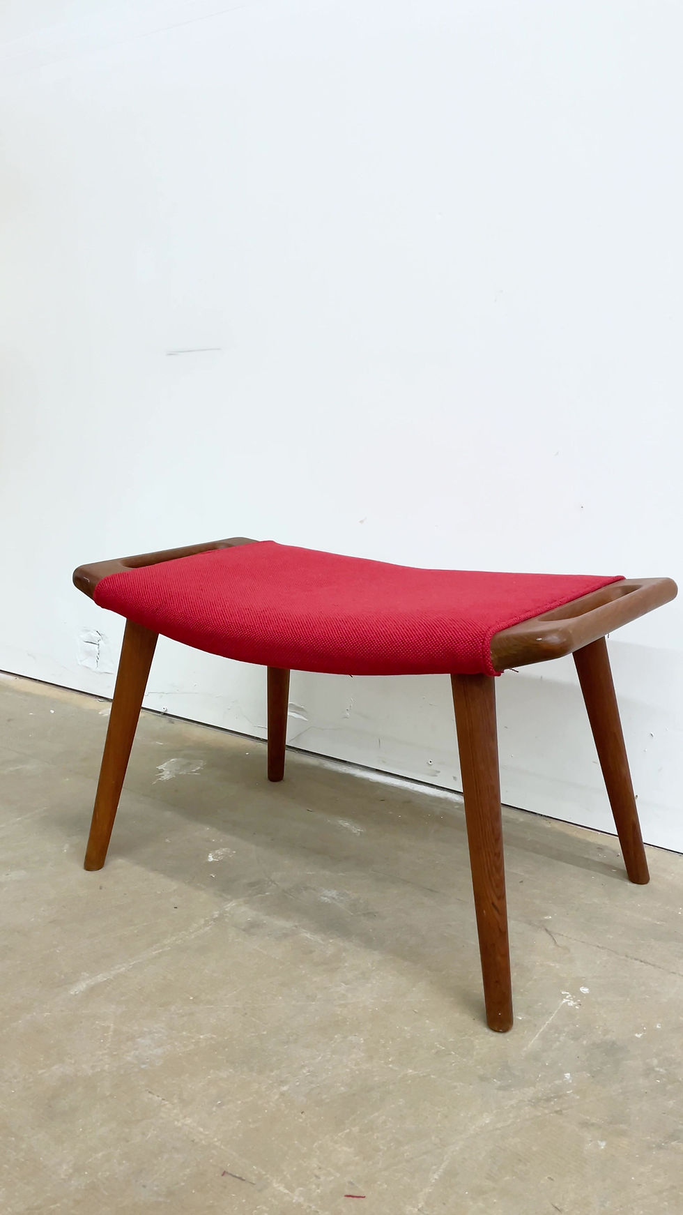 Thumbnail: Hans Wegner Teak Papa Bear Ottoman