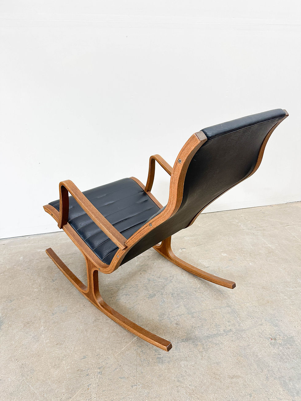 Thumbnail: Japanese MCM Heron Rocking Chair by Tendo Mokko