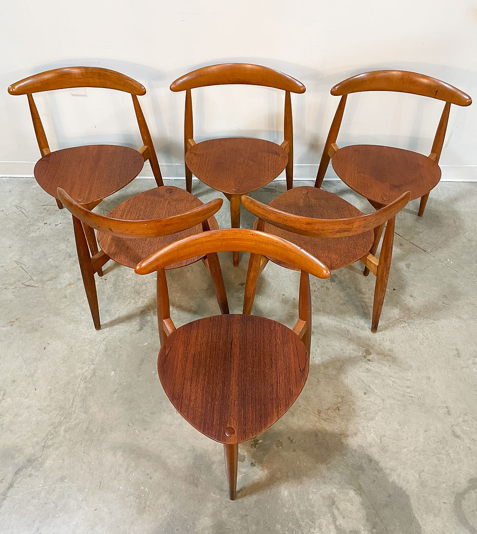 Thumbnail: Hans Wegner Heart Chairs Set of 6 by Fritz Hansen