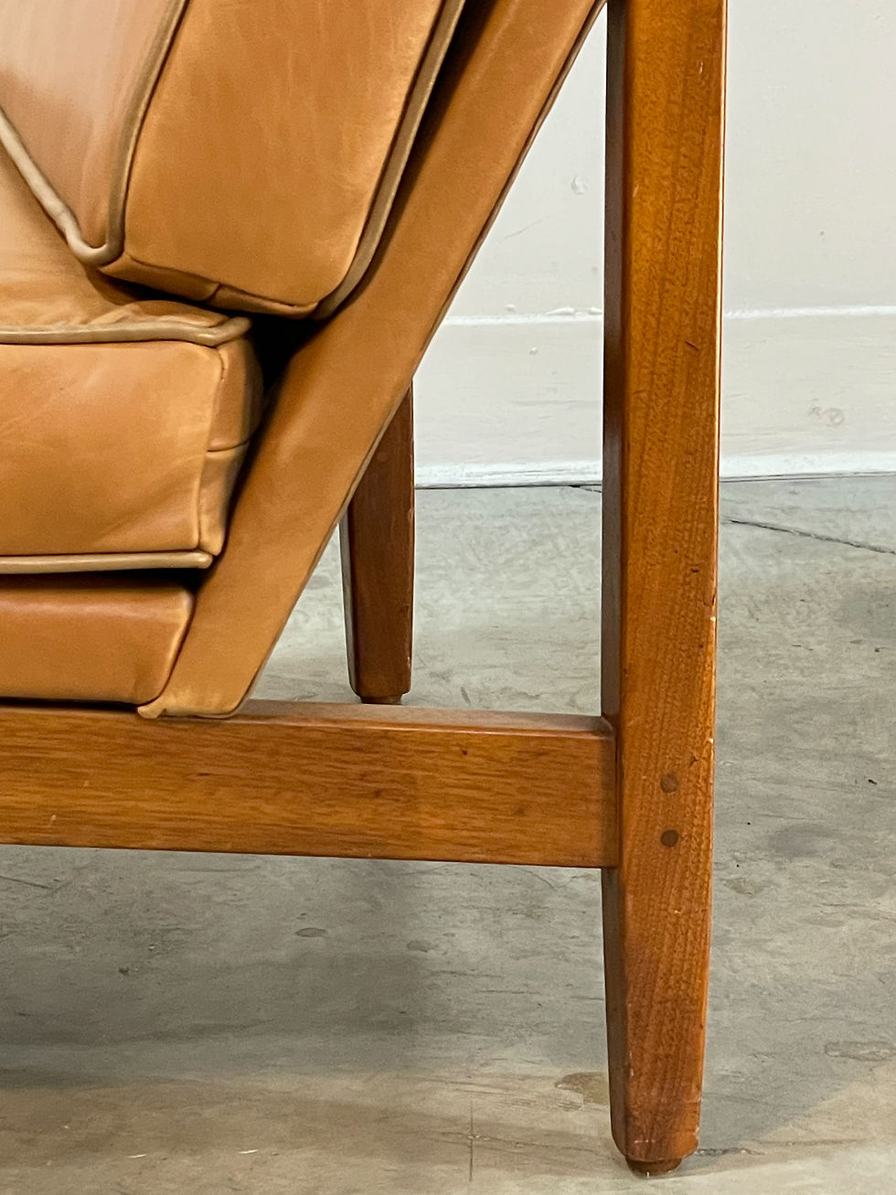 Thumbnail: Florence Knoll 51W Lounge chair in leather