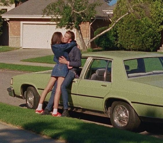 The negative emotional effects of unhealthy teen relationships