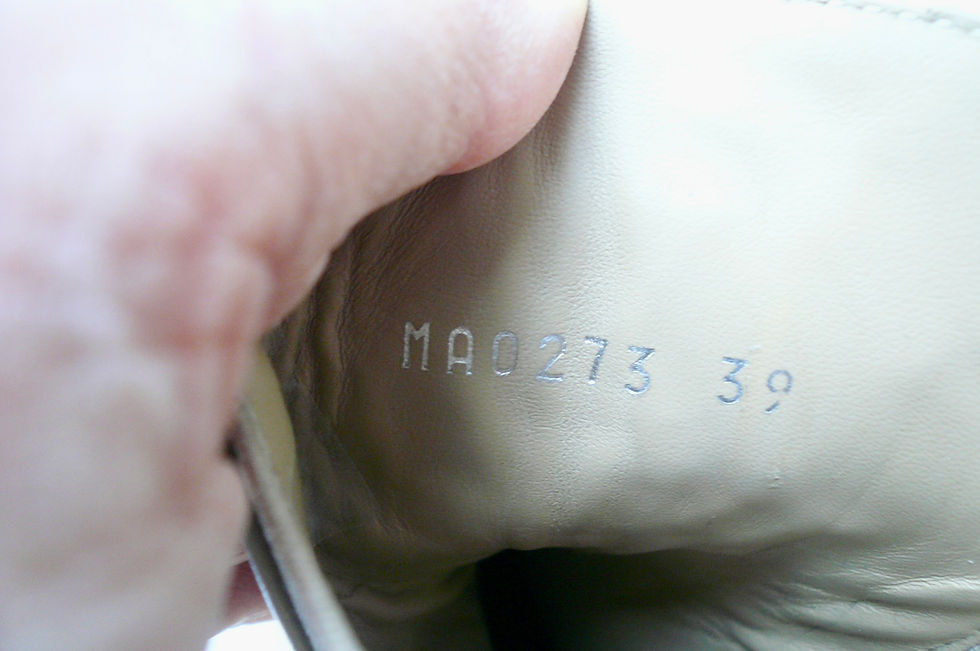 Miniature : LOUIS VUITTON Boots CHELSEA LAUREATE daim Ivory Etat quasi neuf T39 SOLD OUT