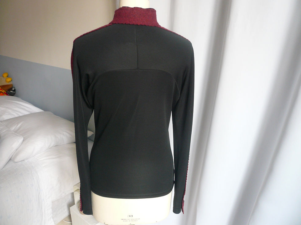 Miniature : CHANEL Top manches longues noir et bordeaux TBE T38