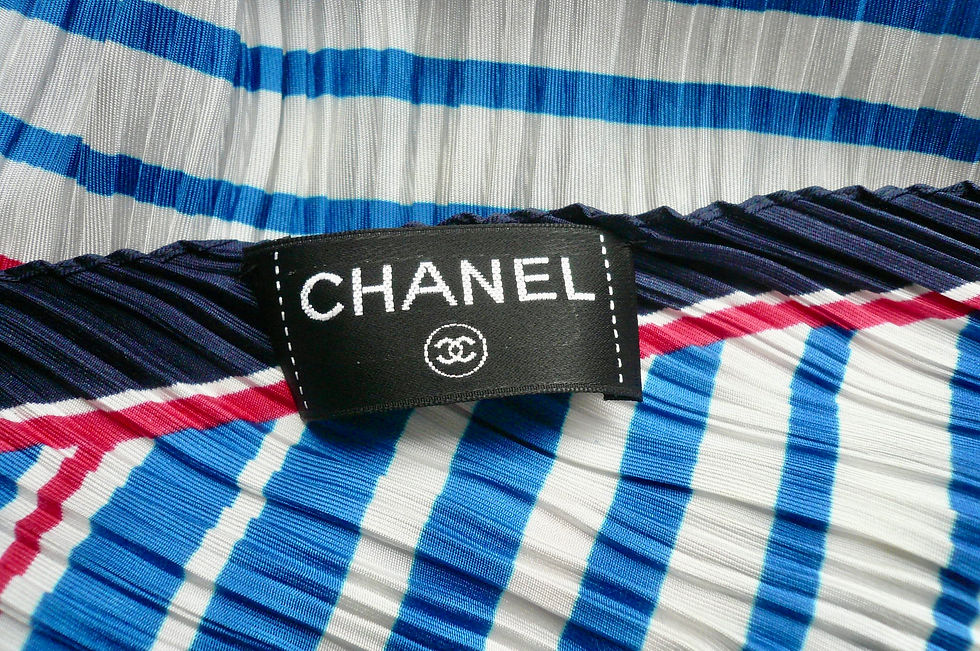 Miniature : CHANEL Foulard plié en soie TBE RARE