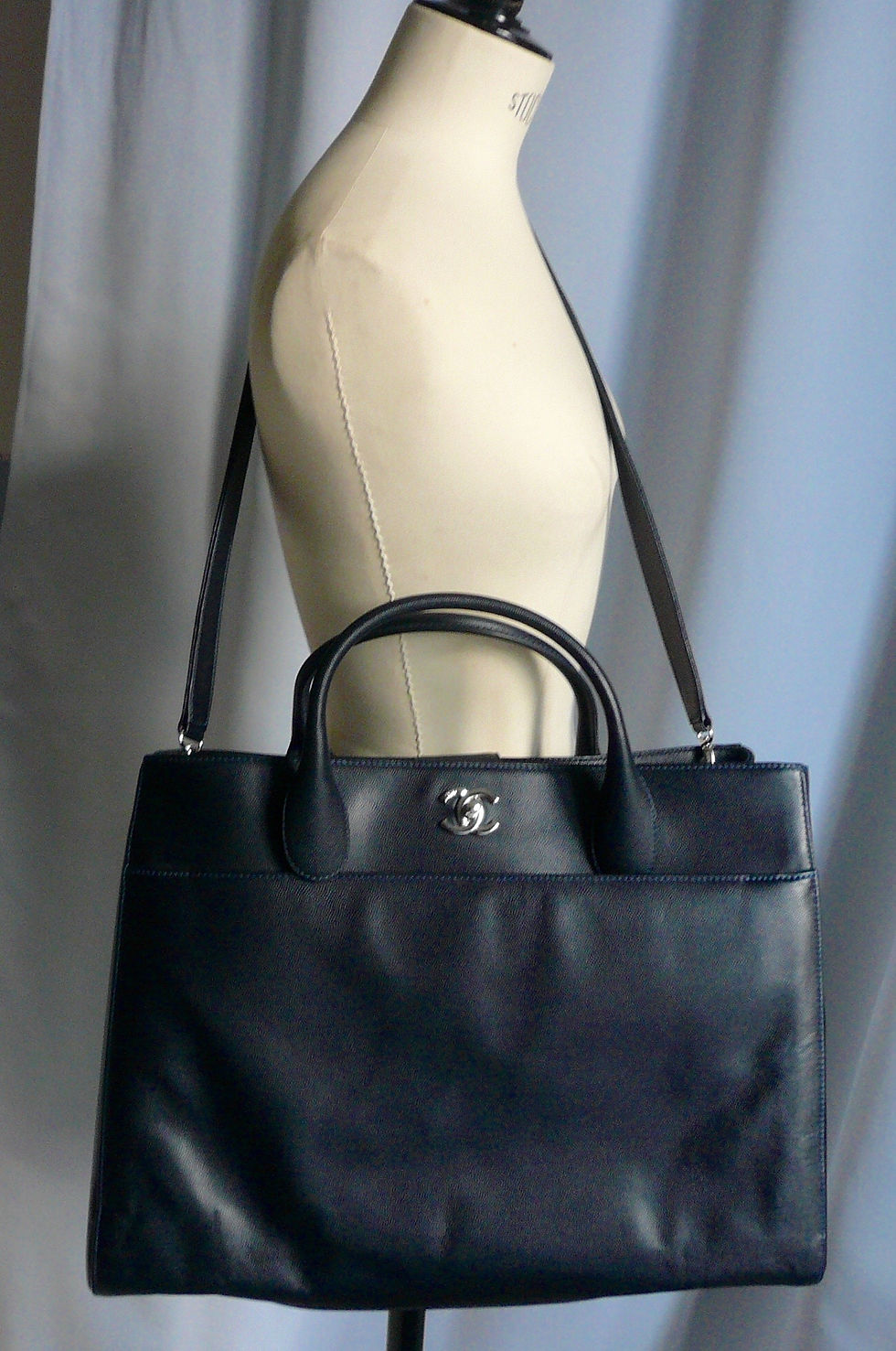 Miniature : CHANEL Sac cabas « GRAND SHOPPING » bleu foncé Cuir Grainé NEUF Avec Etiquette