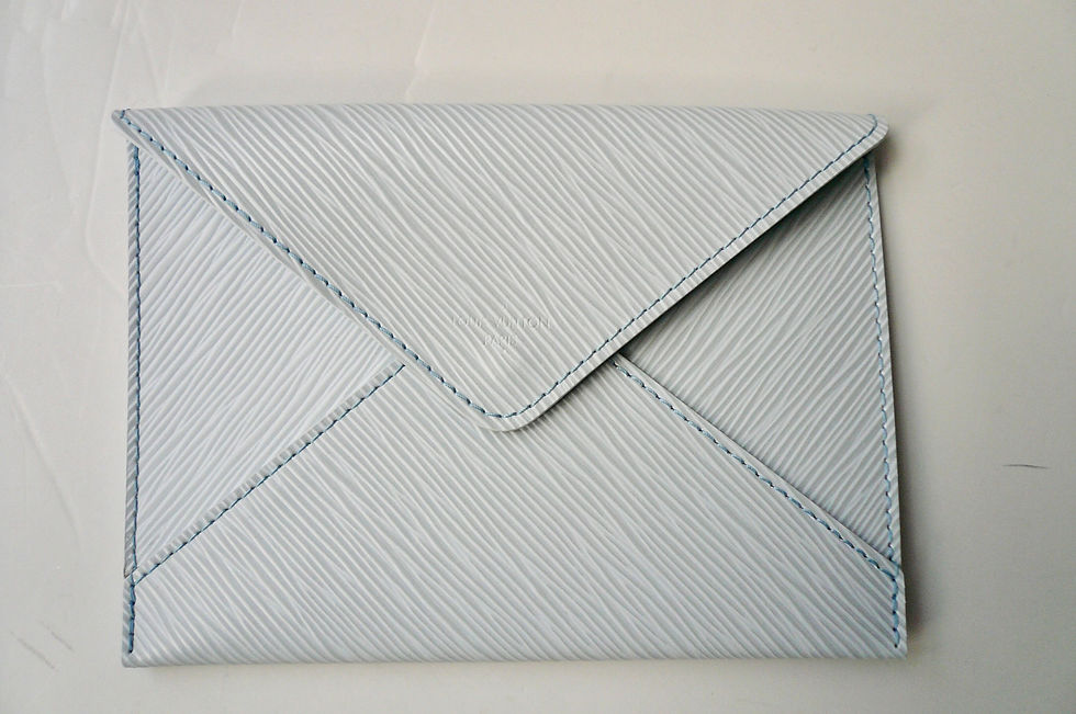 Miniature : LOUIS VUITTON Pochette pression cuir épi BLEU CIEL TBE