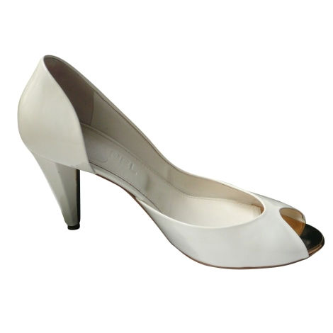 CHANEL Escarpins cuir vernis blanc T39 IT