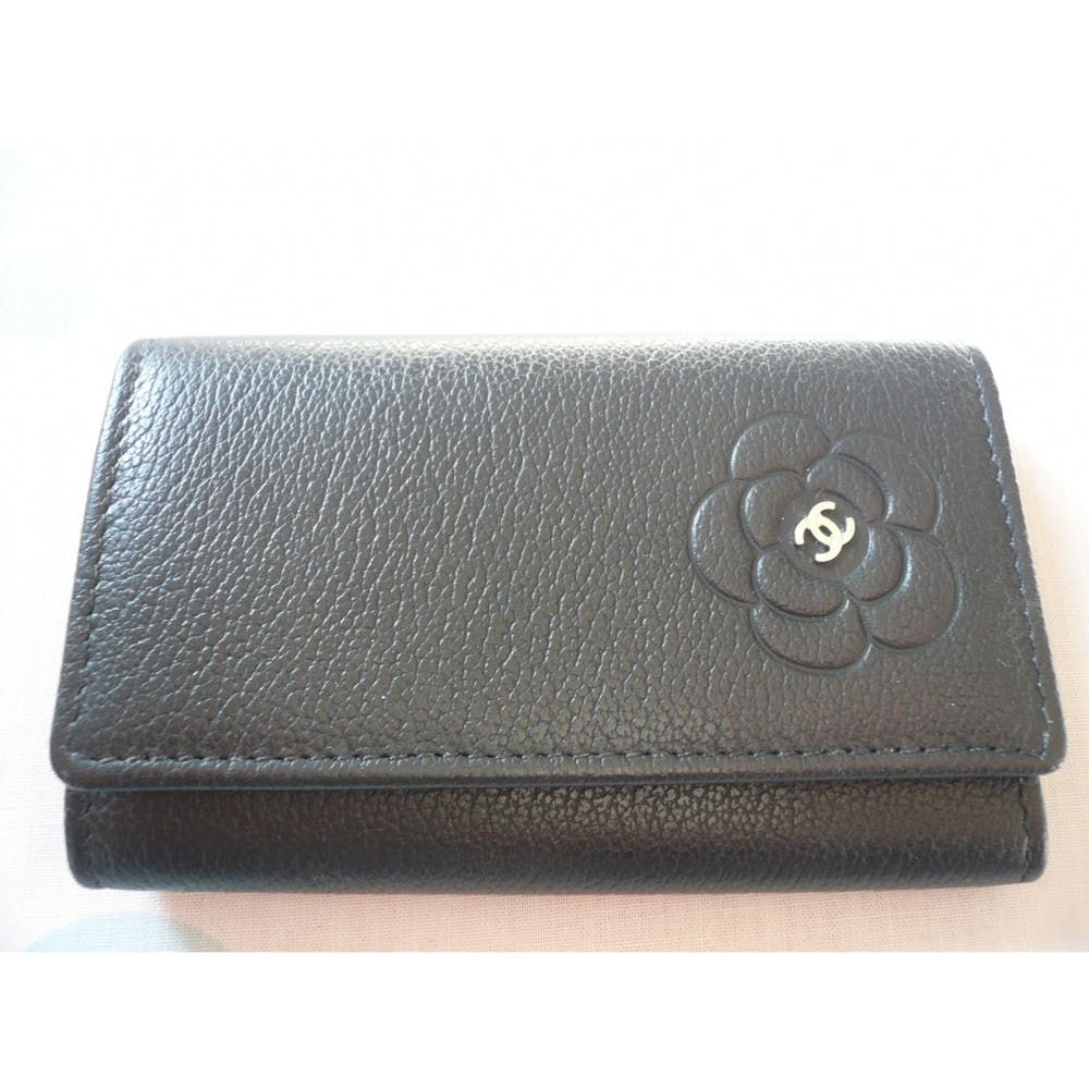 CHANEL Porte Clés Camélia neuf