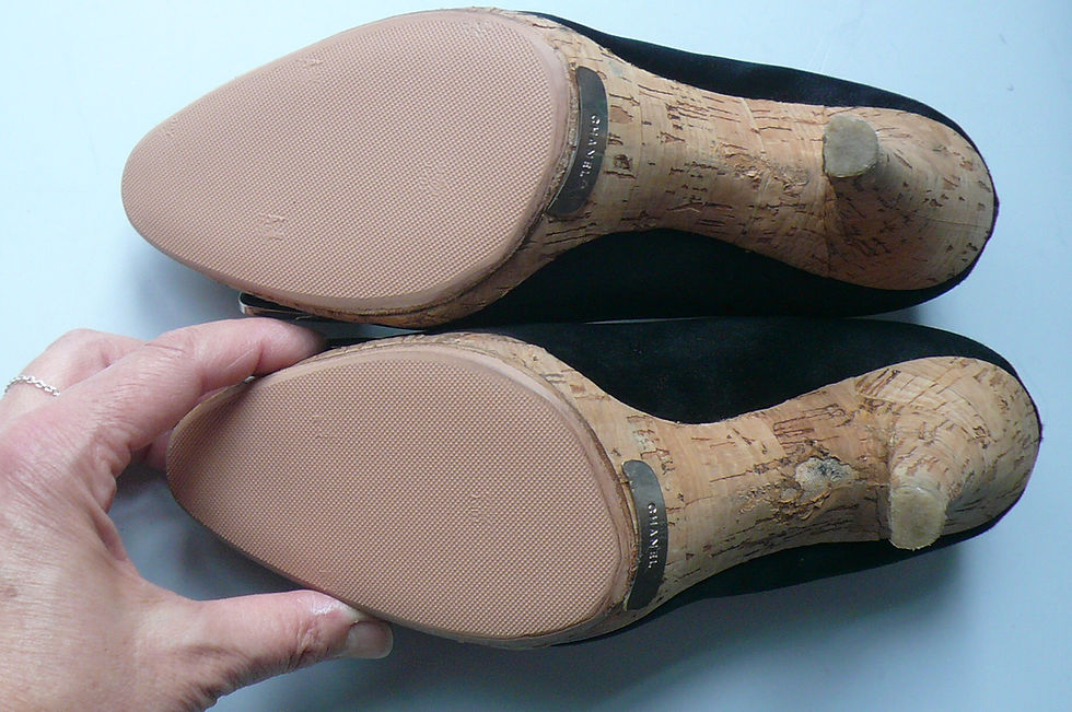 Miniature : CHANEL Escarpins tissu noir talon liège T37,5 FR bon état