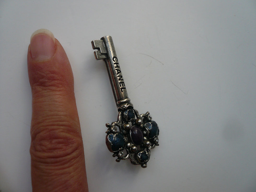 Miniature : CHANEL Broche Clé Métiers d’Art Paris Cosmopolite