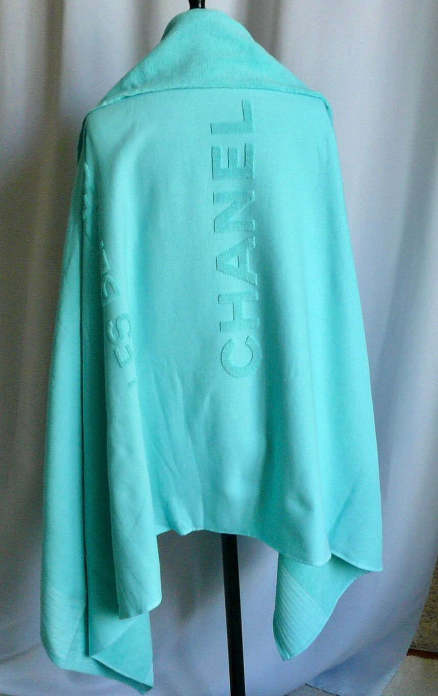 Miniature : CHANEL Immense fouta turquoise neuve sous blister