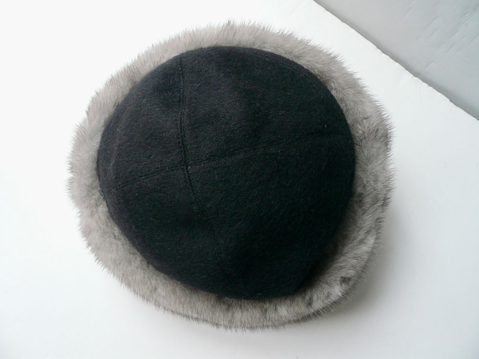 Miniature : HERMES Toque Cachemire vison Etat neuf avec boite d’origine T57 RARE