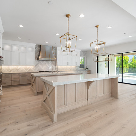 Split Finish Kitchen Design