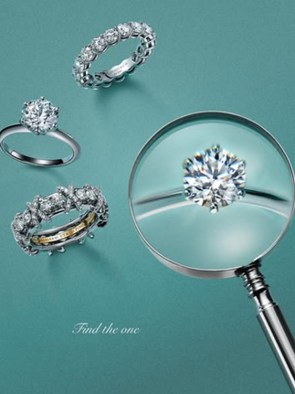 anillos sobre fondo azul