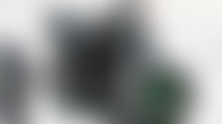 Caméra vidéo sur fond blanc