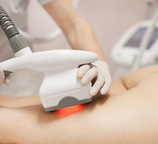 Trattamento estetico professionale eseguito da esperte di benessere presso Overclass