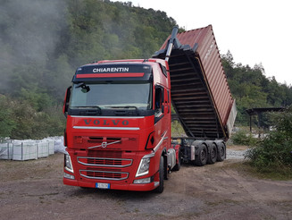 Servizi di movimentazione container.jpg