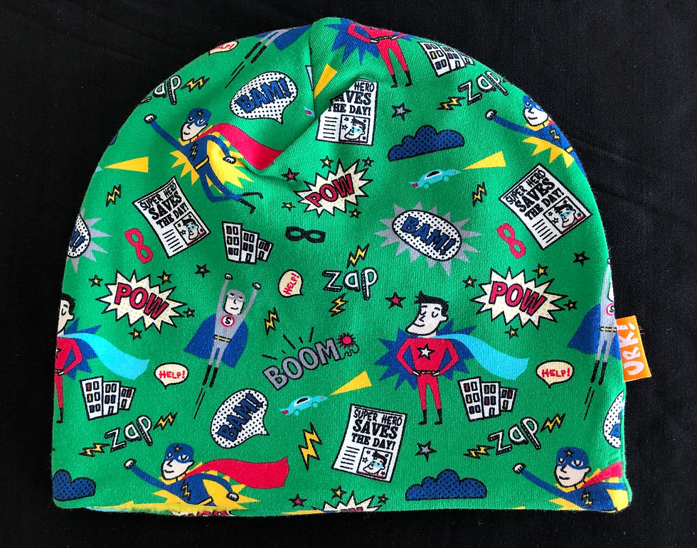 Barnelue med superhelter, foret med fleece. Fargerik, varm og unik, og håndlaget av Urk!