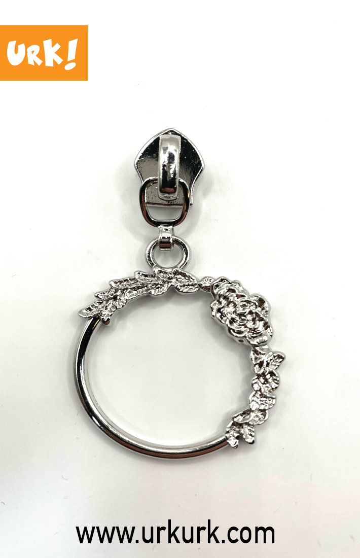 metervare glidelås glider, glidelås med blomster, blomsterkrans glidelås, vesketilbehør, veskeutstyr, veskemetall sølv, urk