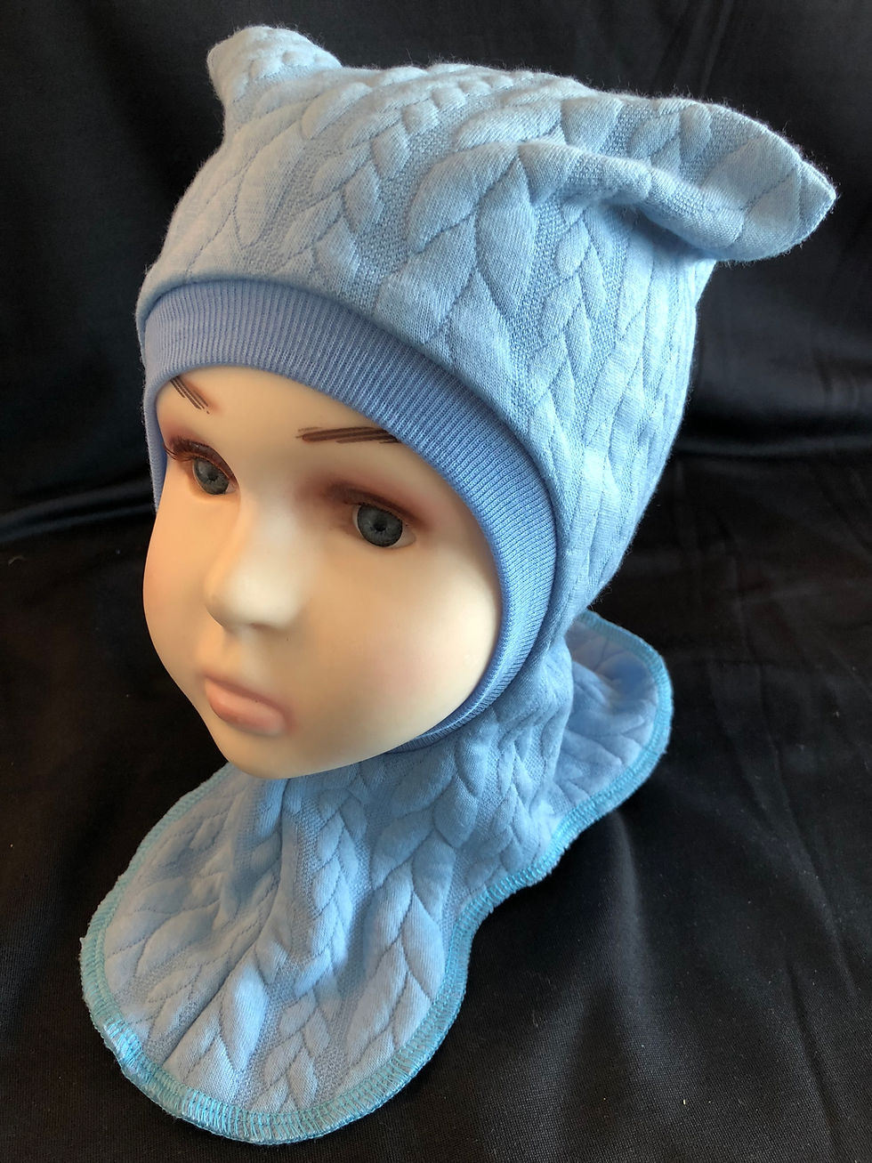 Lyseblå balaklava / balaclava / halslue med flettemønster. Foret med ull, håndlaget av Urk!