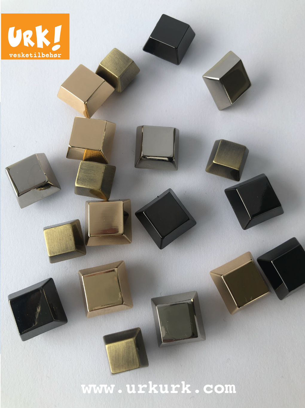 veskemetall, vesketilbehør, sytilbehør veske, veskeføtter, knotter til veske, utstyr til veske, sy veske, veskeføtter, urk
