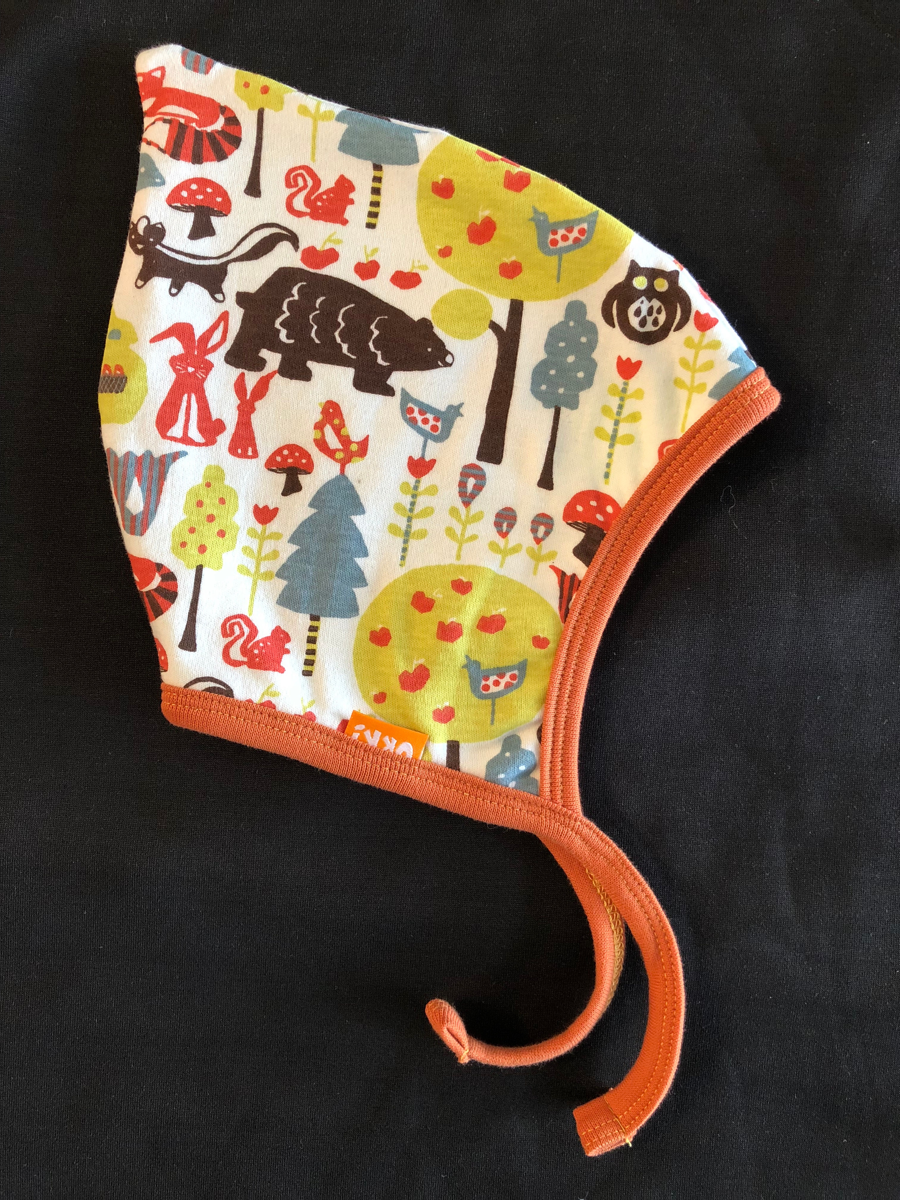 Knytelue / babylue med skogsdyr og ullfor. Håndlaget av Urk!