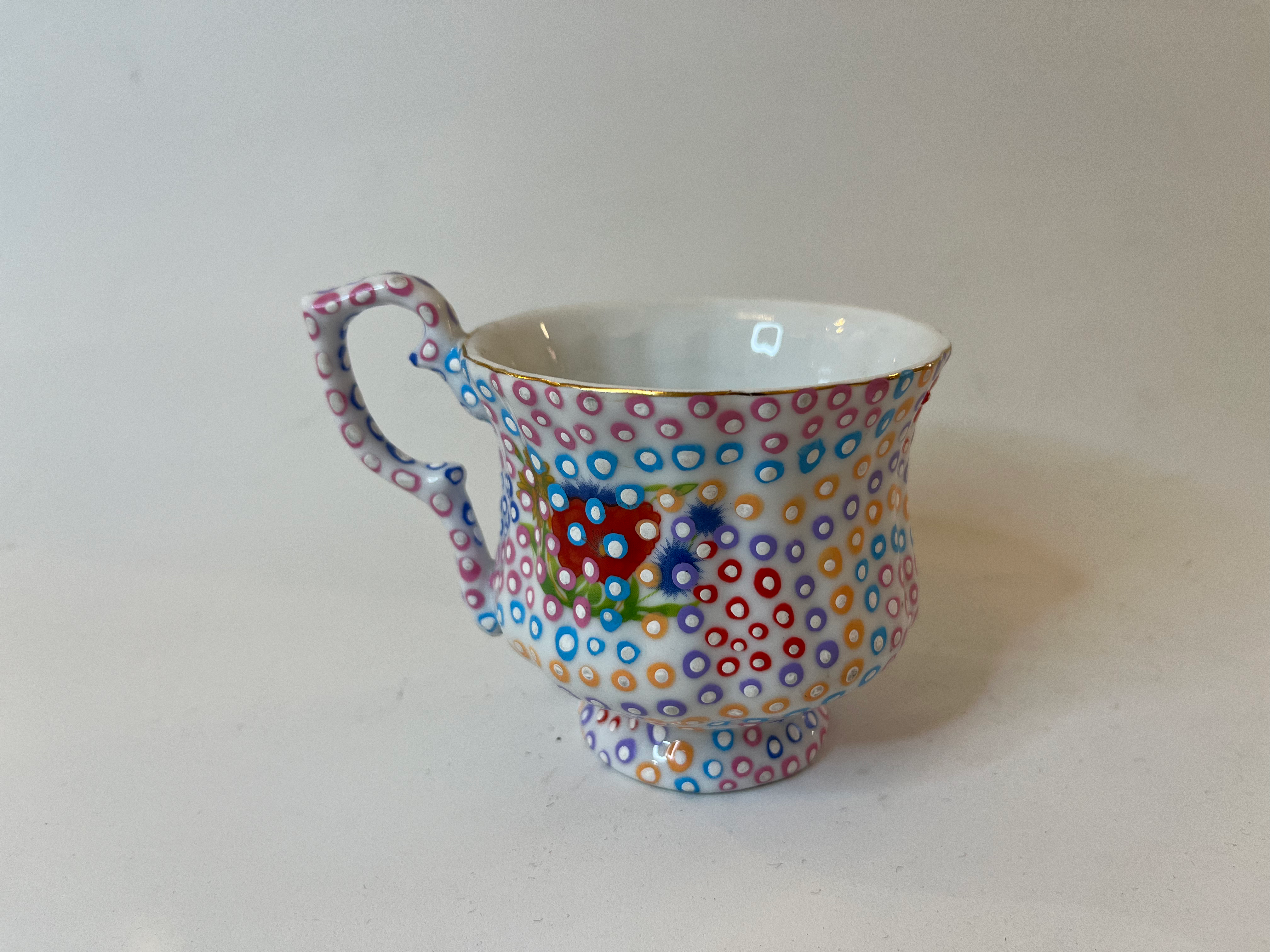 Kopp med bølgete kant