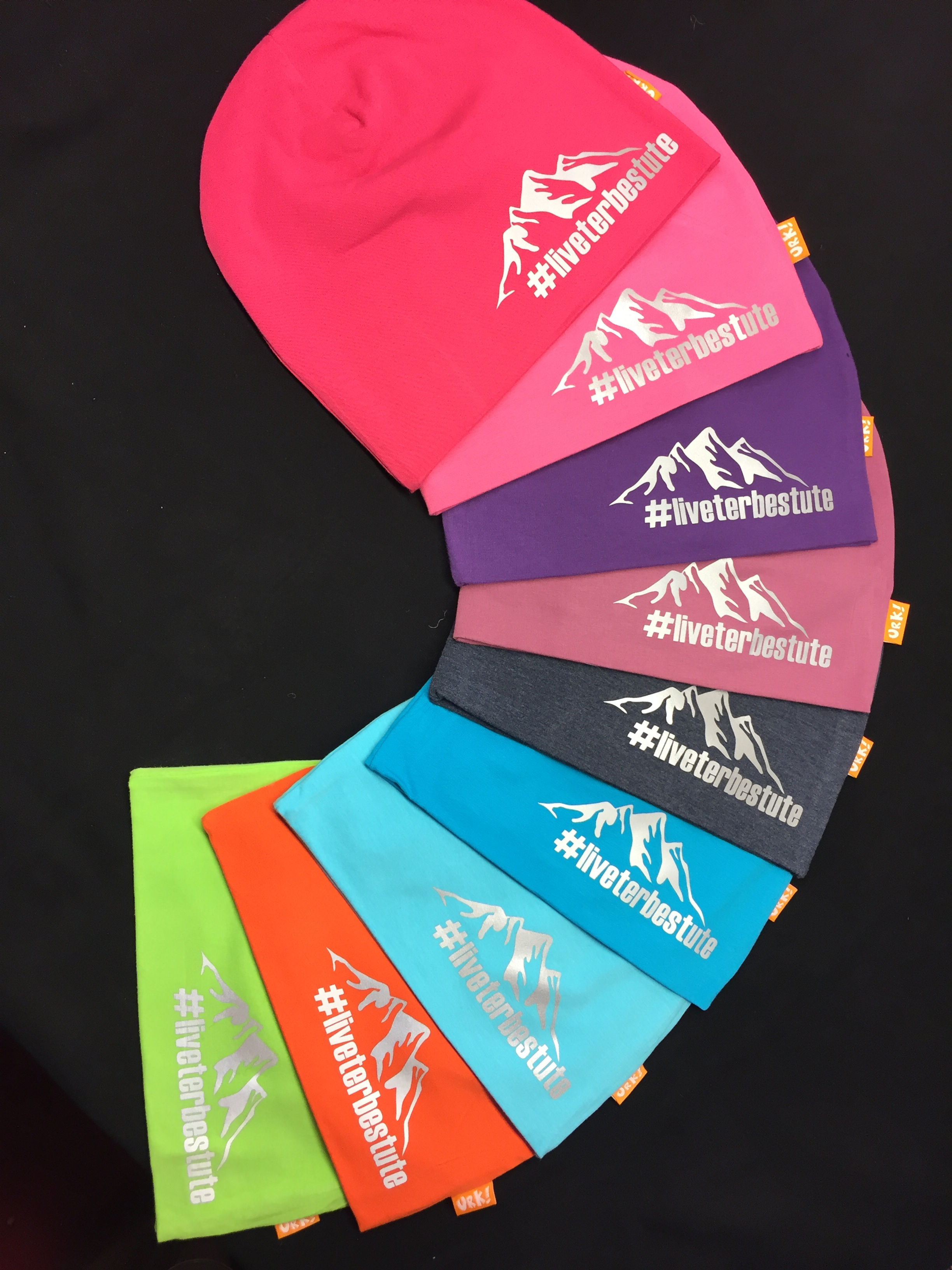 Lue med refleks #liveterbestute. #reflekstrykk #refleks. Fargerik reflekslue håndlaget av Urk!