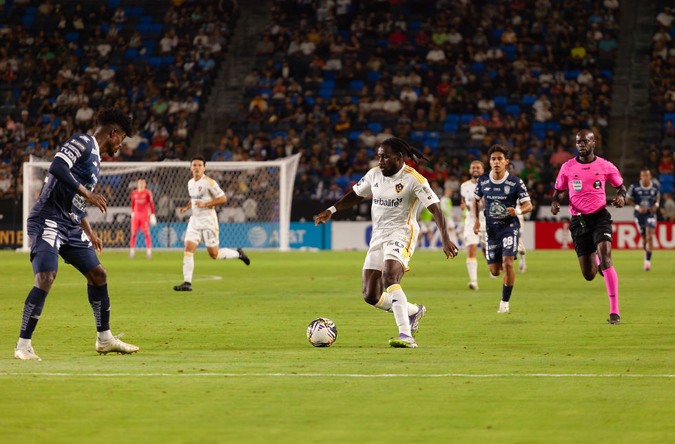Joseph Paintsil driving at Pachuca’s defense — pace and power all night long. (Photo by Gilbert Bita | Fieldtalk)